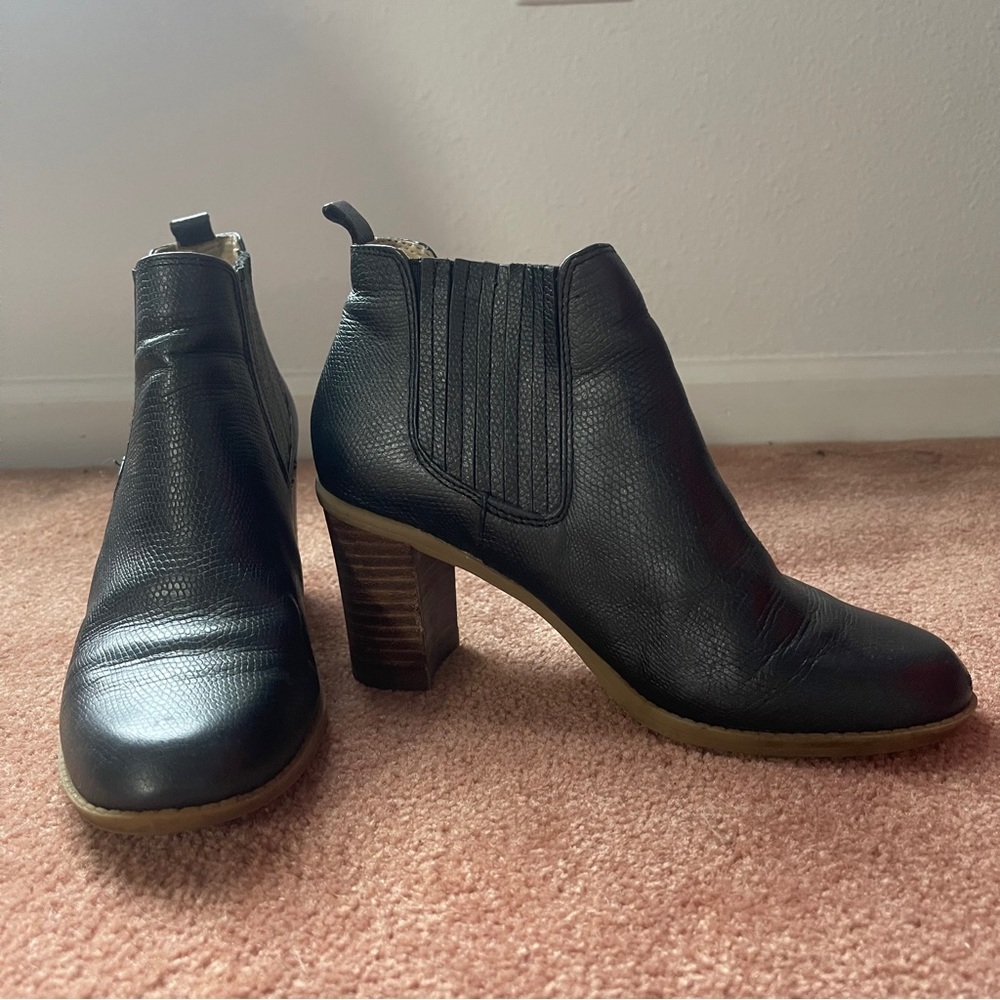 Dr. Scholl’s Heeled Leather Chelsea Boot
